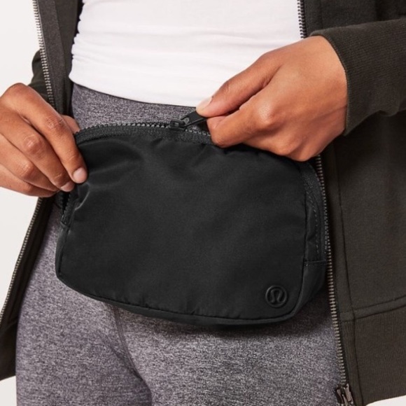 •NWT• Lululemon Everywhere Belt Bag. Black - Picture 2 of 8